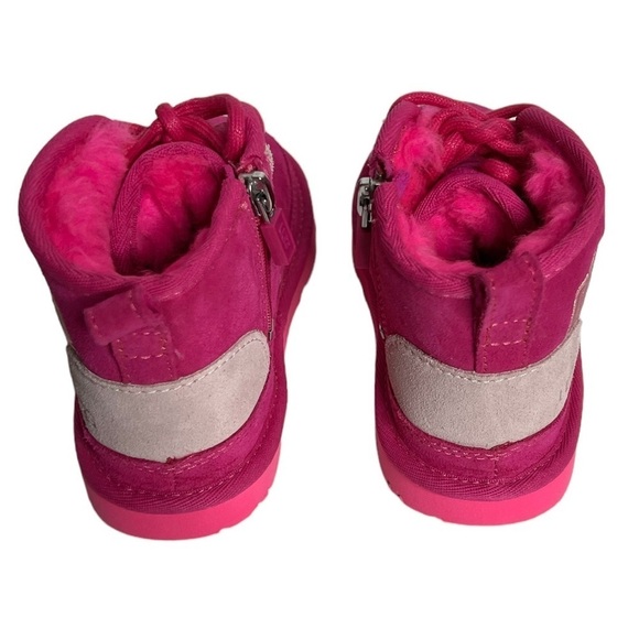 UGG Neumel Toddler Graphic Outline Boots - Picture 10 of 13